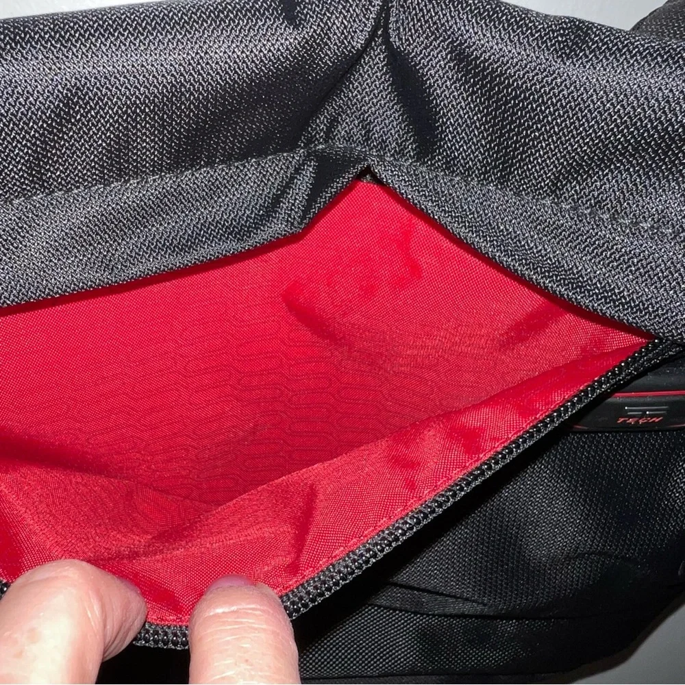 Tumi T-Tech Black Messenger bag. Excellent new condition